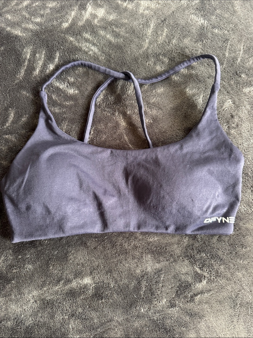 DFYNE Women's Black Sports Bra - Strappy Comfort